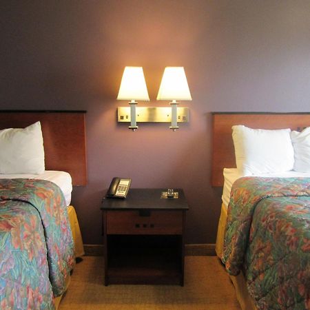 Rodeway Inn Арлингтън Екстериор снимка