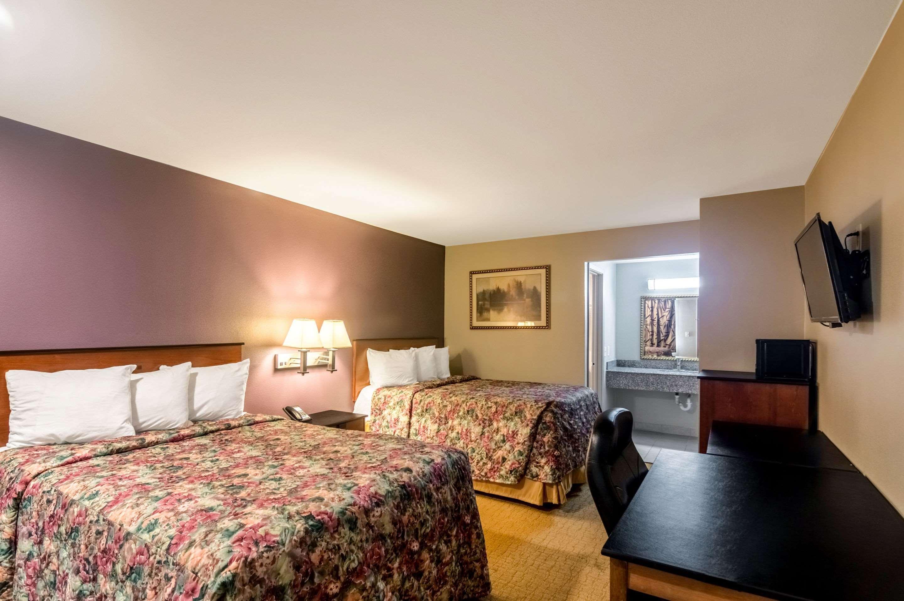 Rodeway Inn Арлингтън Екстериор снимка