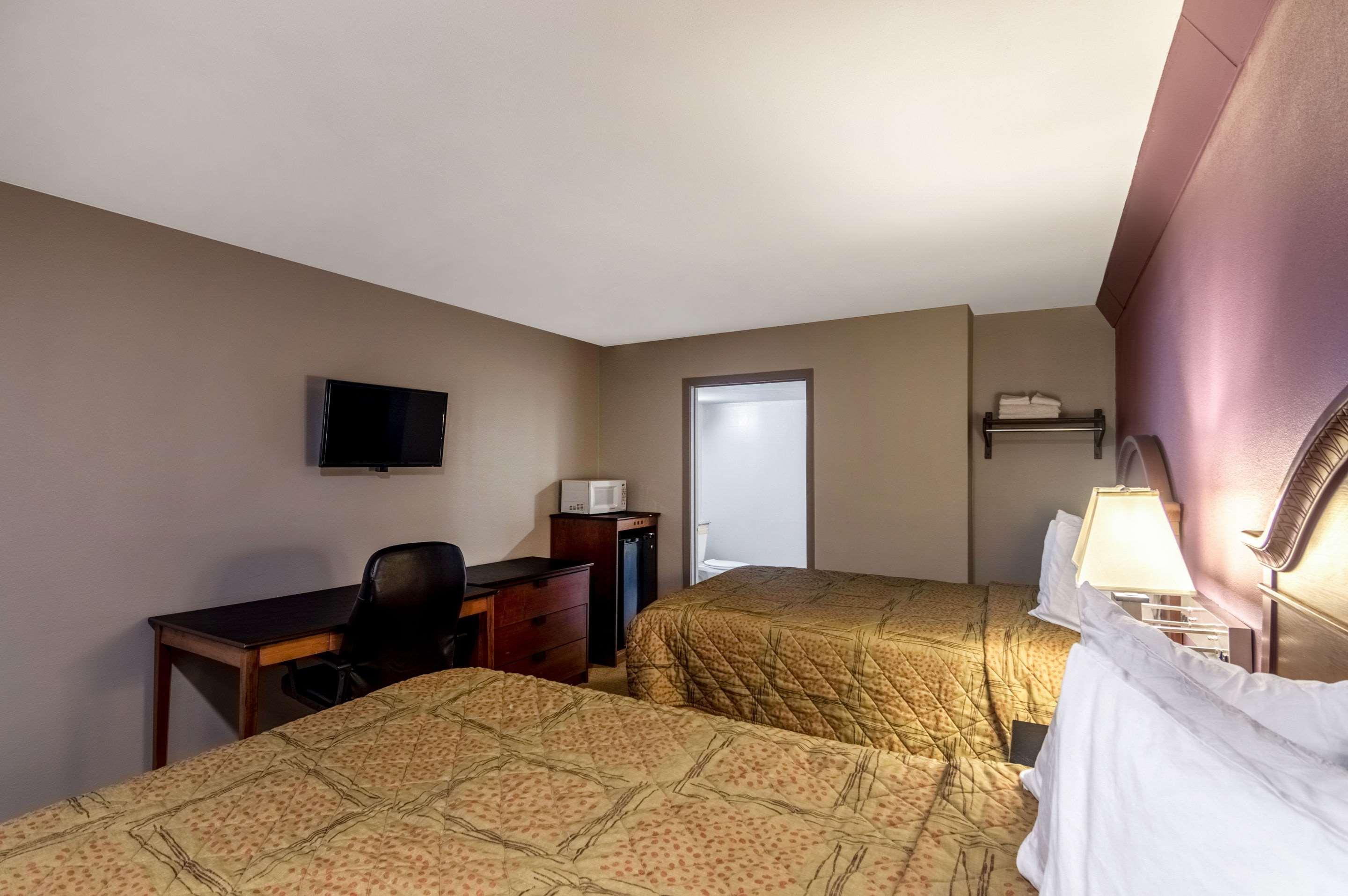 Rodeway Inn Арлингтън Екстериор снимка