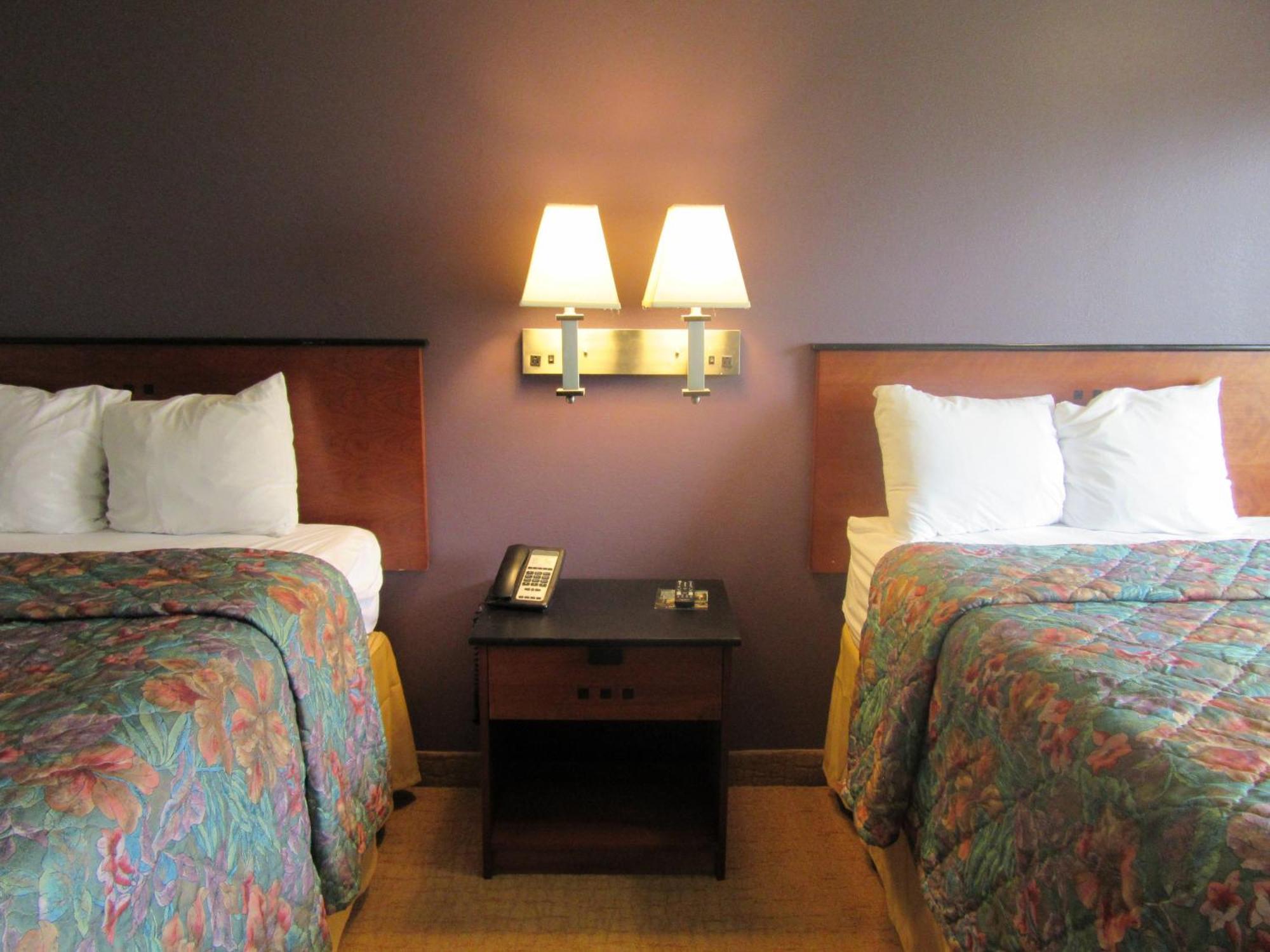 Rodeway Inn Арлингтън Екстериор снимка