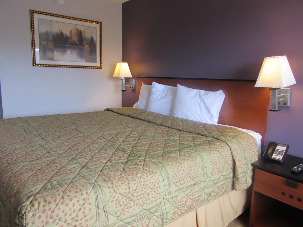 Rodeway Inn Арлингтън Екстериор снимка