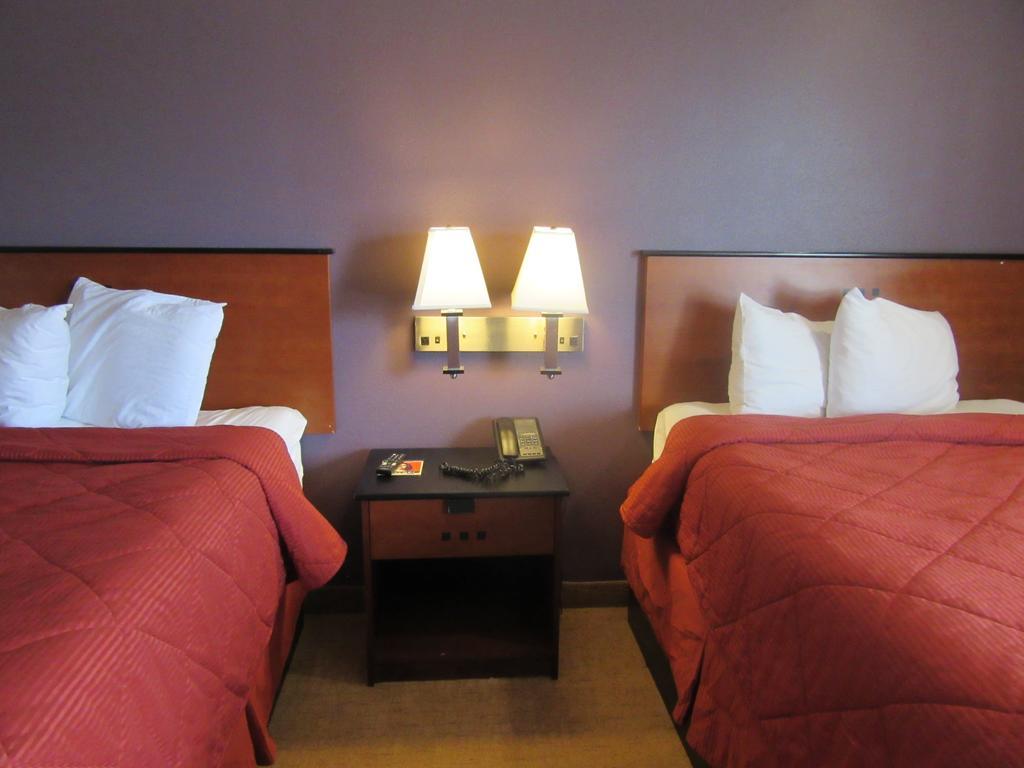 Rodeway Inn Арлингтън Екстериор снимка